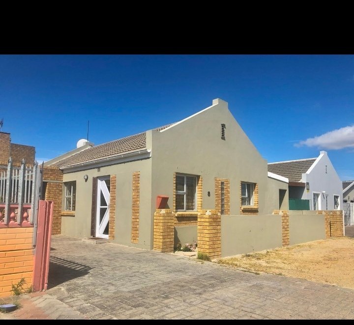 5 Bedroom Property for Sale in The Connifers Western Cape